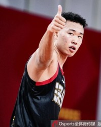8868体育-直播吧采访贺希宁：为自己获得MVP而骄傲 赛季还未结束继续努力
